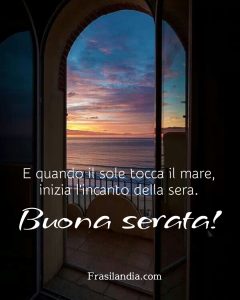 E quando il sole tocca il mare, inizia l'incanto della sera. Buona serata!